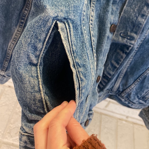 Vintage original Levi’s denim jacket from 90’s - Picture 4 of 10
